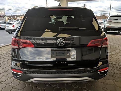 Used 2022 Volkswagen Taos SE w/ Panoramic Sunroof Package image 6