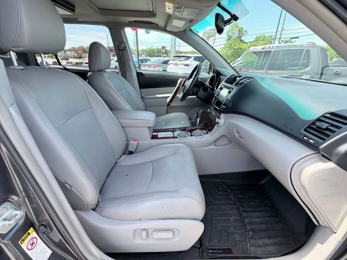 Used 2013 Toyota Highlander Limited FWD image 25