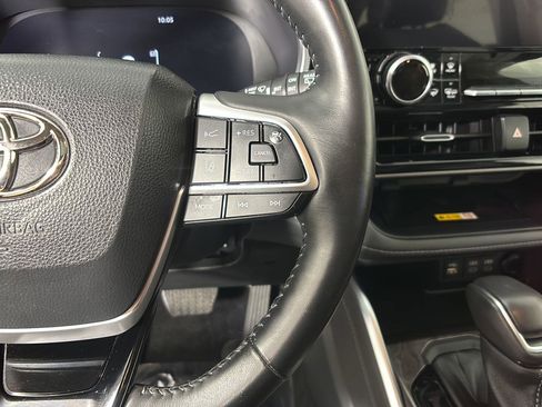Used 2023 Toyota Highlander Limited AWD/4WD image 31