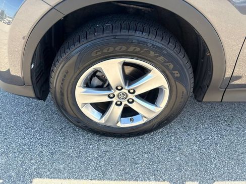 Used 2015 Toyota RAV4 XLE AWD/4WD image 9