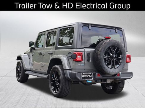 Used 2022 Jeep Wrangler Unlimited Sahara w/ Cold Weather Group AWD/4WD image 6