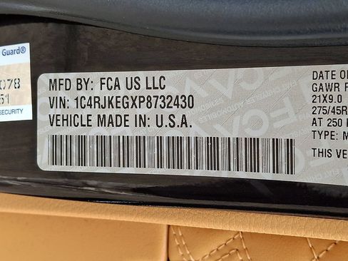 Used 2023 Jeep Grand Cherokee L Summit AWD/4WD image 34