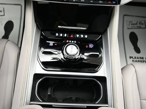 Used 2025 Jeep Wagoneer Series III w/ Premium Group I AWD/4WD image 23