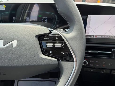 New 2026 Kia Niro EX FWD image 11