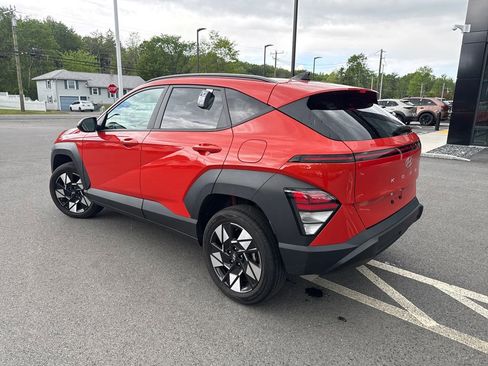 Used 2024 Hyundai Kona SEL w/ Convenience Package AWD/4WD image 3