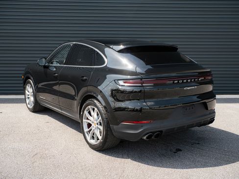 Certified 2024 Porsche Cayenne S AWD/4WD image 3