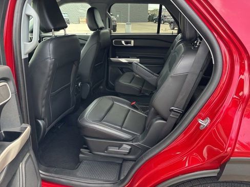 Used 2023 Ford Explorer XLT w/ Equipment Group 202A AWD/4WD image 21