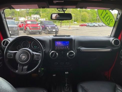 Used 2017 Jeep Wrangler Unlimited Sahara w/ Connectivity Group AWD/4WD image 8