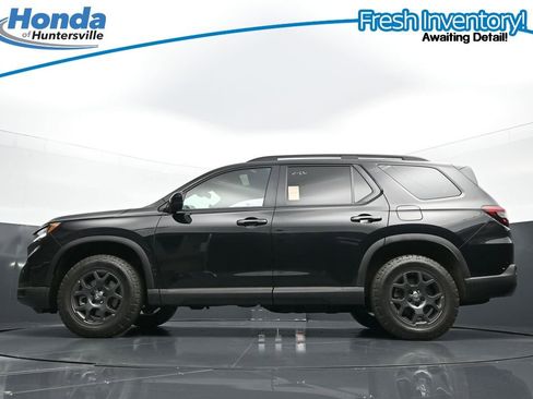 Used 2025 Honda Pilot TrailSport image 39