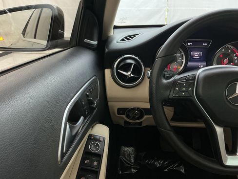 Used 2015 Mercedes-Benz GLA 250 w/ Premium Package image 33