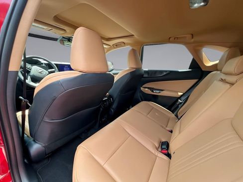 Used 2025 Lexus NX 250 FWD w/ Towing Package (2000 Lbs) image 32