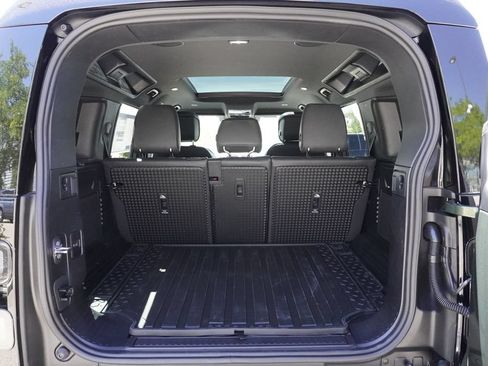 New 2026 Land Rover Defender 110 X-Dynamic SE AWD/4WD image 31