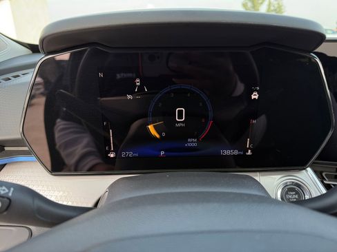 Used 2025 Chevrolet Trax LT image 39