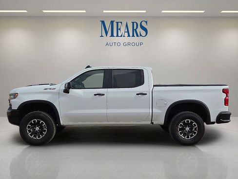 Used 2025 Chevrolet Silverado 1500 ZR2 image 2