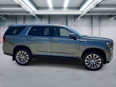 Used 2024 GMC Yukon Denali w/ Denali Reserve Package AWD/4WD image 3
