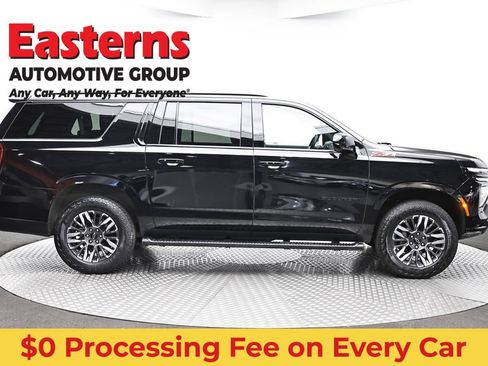 Used 2025 Chevrolet Suburban Z71 AWD/4WD image 4