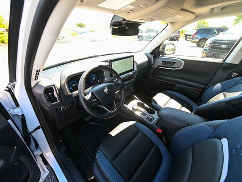 Certified 2025 Ford Bronco Sport Outer Banks w/ Outer Banks Tech Package+ AWD/4WD image 18