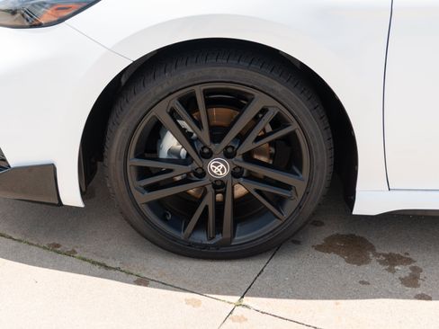 New 2026 Toyota Camry Hybrid FWD image 5