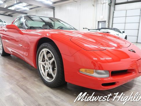 Used 2002 Chevrolet Corvette Coupe w/ Preferred Equipment Group2 RWD image 26