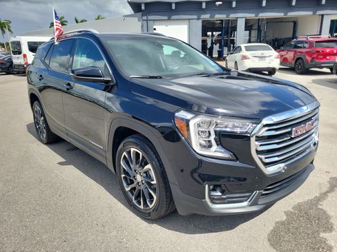 Used 2024 GMC Terrain SLT FWD image 3
