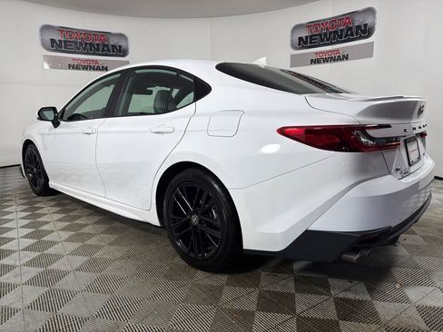 Used 2025 Toyota Camry SE w/ Convenience Package image 5