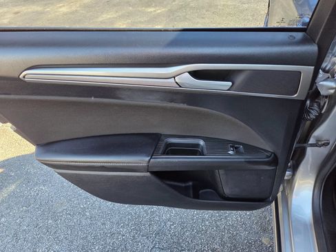 Used 2020 Ford Fusion SE FWD image 20