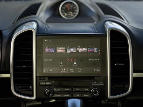 Used 2017 Porsche Cayenne Turbo image 37