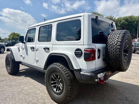 Used 2024 Jeep Wrangler Unlimited Rubicon AWD/4WD image 6