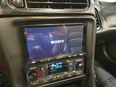 Used 1999 Chevrolet Corvette Convertible w/ Memory Pkg image 15