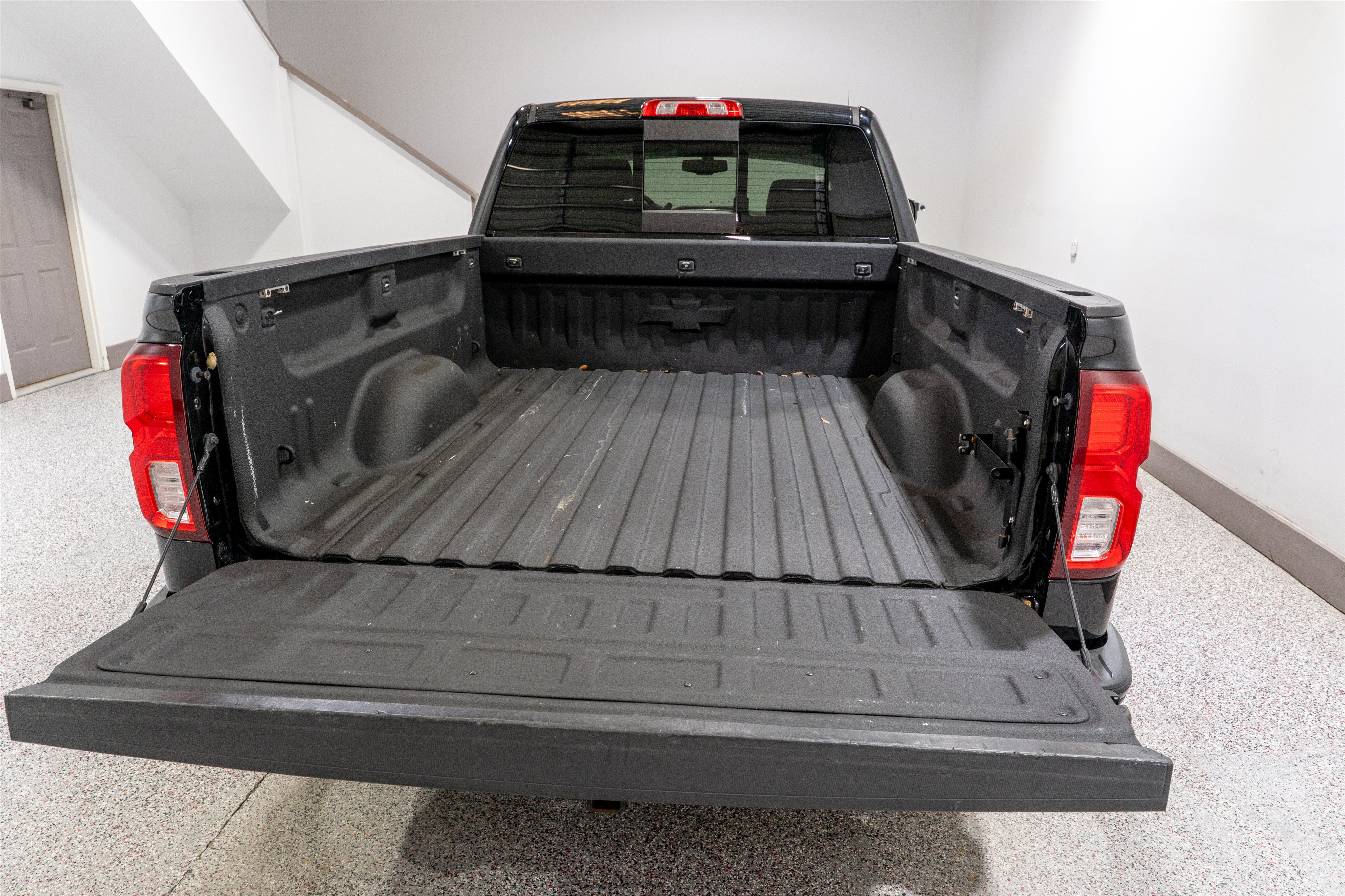 Used 2017 Chevrolet Silverado 1500 LTZ Z71 w/ LTZ Plus Package AWD/4WD image 11