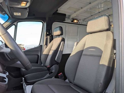 Used 2025 Mercedes-Benz Sprinter 2500 image 25
