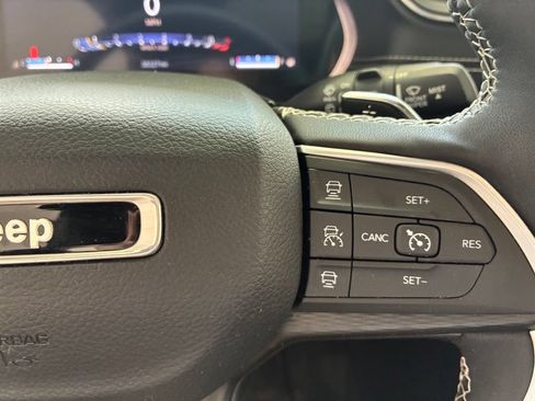 Used 2023 Jeep Grand Cherokee Altitude AWD/4WD image 27