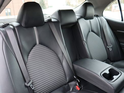 Used 2022 Toyota Camry SE image 16