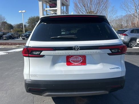 Used 2024 Toyota Grand Highlander Limited image 6