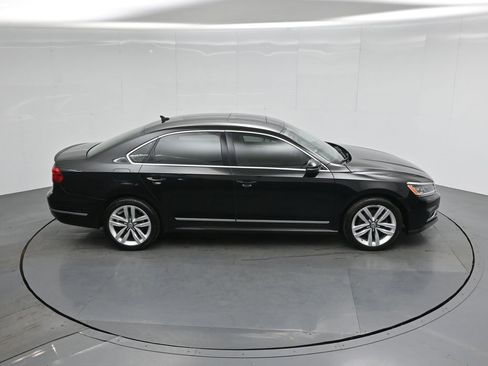 Used 2016 Volkswagen Passat 3.6 SEL Premium image 37