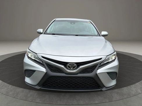 Used 2019 Toyota Camry SE FWD image 2