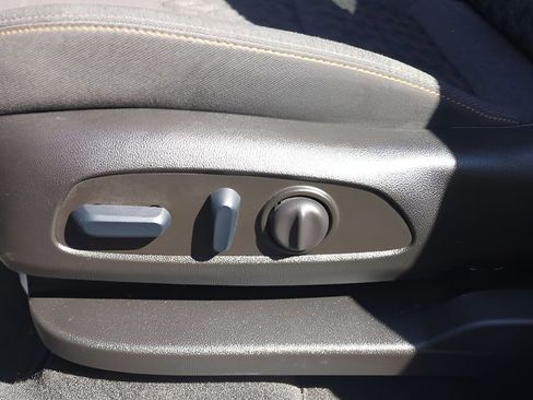 Used 2023 Chevrolet Equinox LT FWD image 16