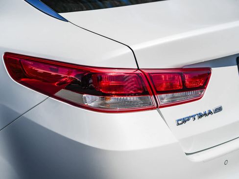 Used 2018 Kia Optima LX FWD image 9