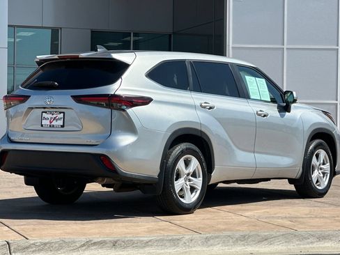 Certified 2025 Toyota Highlander LE AWD/4WD image 4