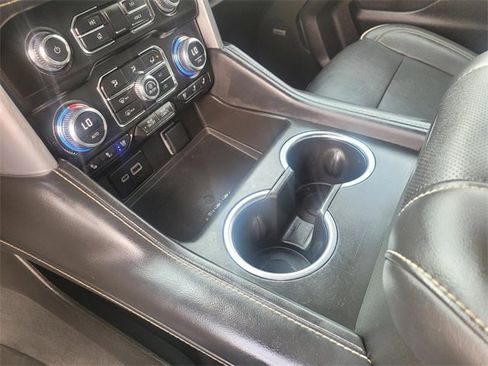 Used 2023 GMC Yukon SLT image 30