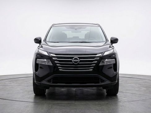 Used 2025 Nissan Rogue SV AWD/4WD image 2