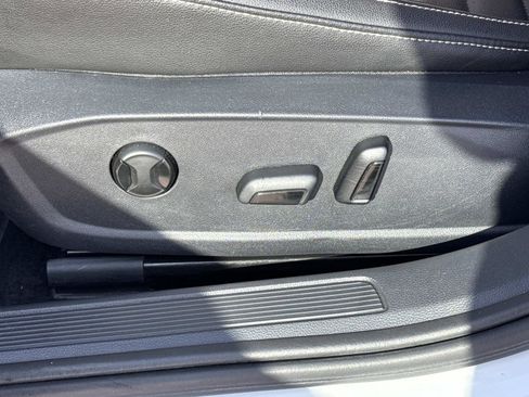 Used 2024 Volkswagen Jetta SE w/ Panoramic Sunroof Package image 17