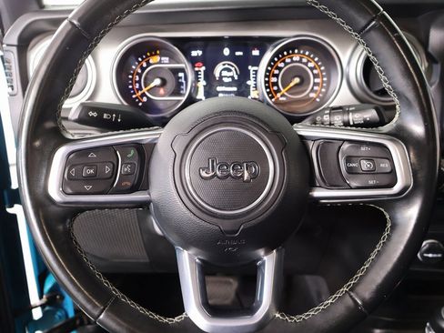 Used 2019 Jeep Wrangler Unlimited Sahara image 3