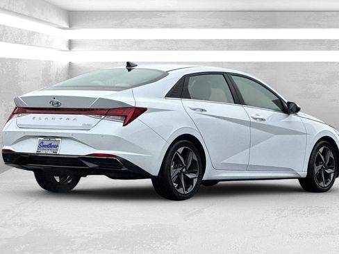 Used 2021 Hyundai Elantra Limited image 4
