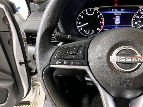 Used 2025 Nissan Sentra SV FWD image 14