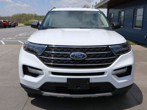 Used 2020 Ford Explorer XLT w/ Equipment Group 202A AWD/4WD image 4