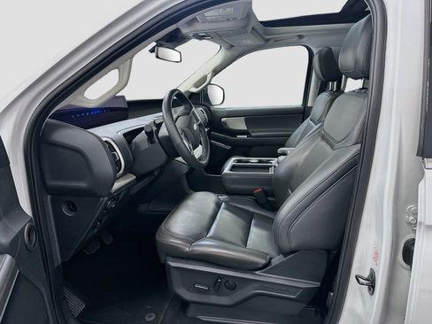 Used 2025 Ford Expedition Active AWD/4WD image 13