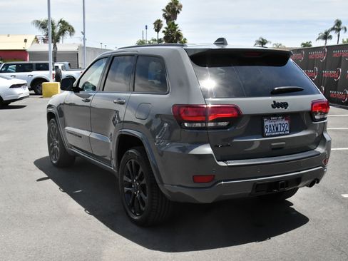 Used 2022 Jeep Grand Cherokee Laredo X AWD/4WD image 6