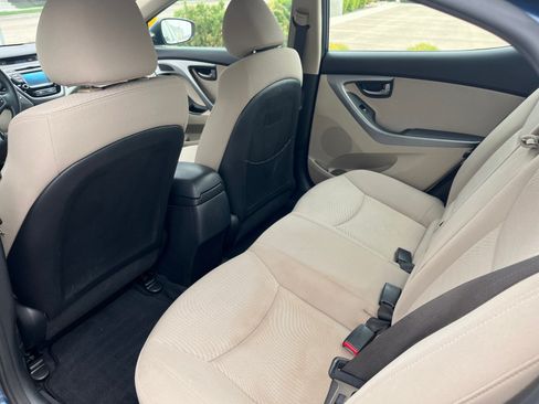 Used 2014 Hyundai Elantra SE w/ Option Group 02 FWD image 17