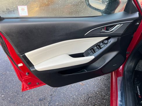 Used 2017 MAZDA MAZDA3 Grand Touring image 19